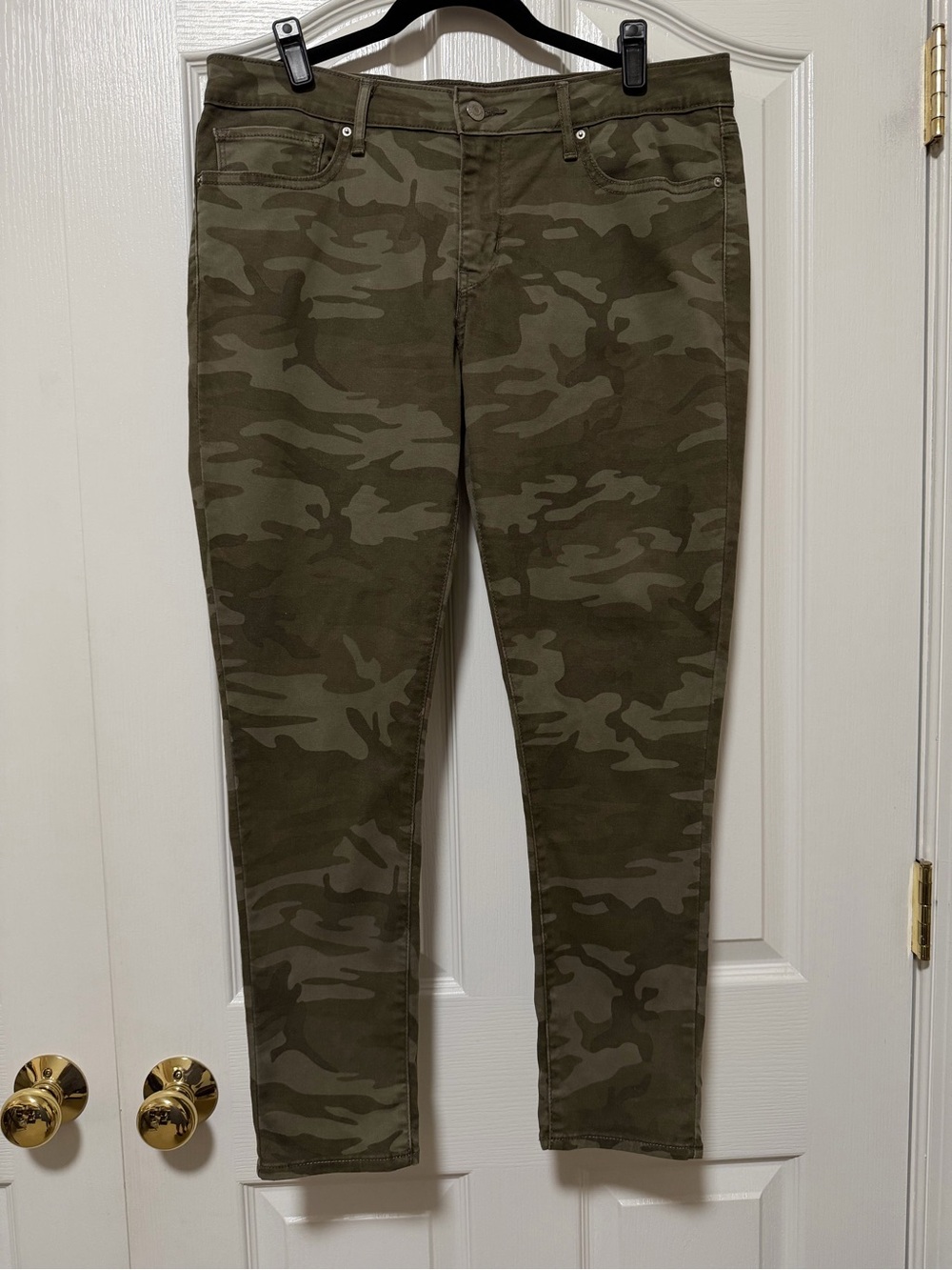 Levi's 711 Skinny Jeans Women’s
Size 32